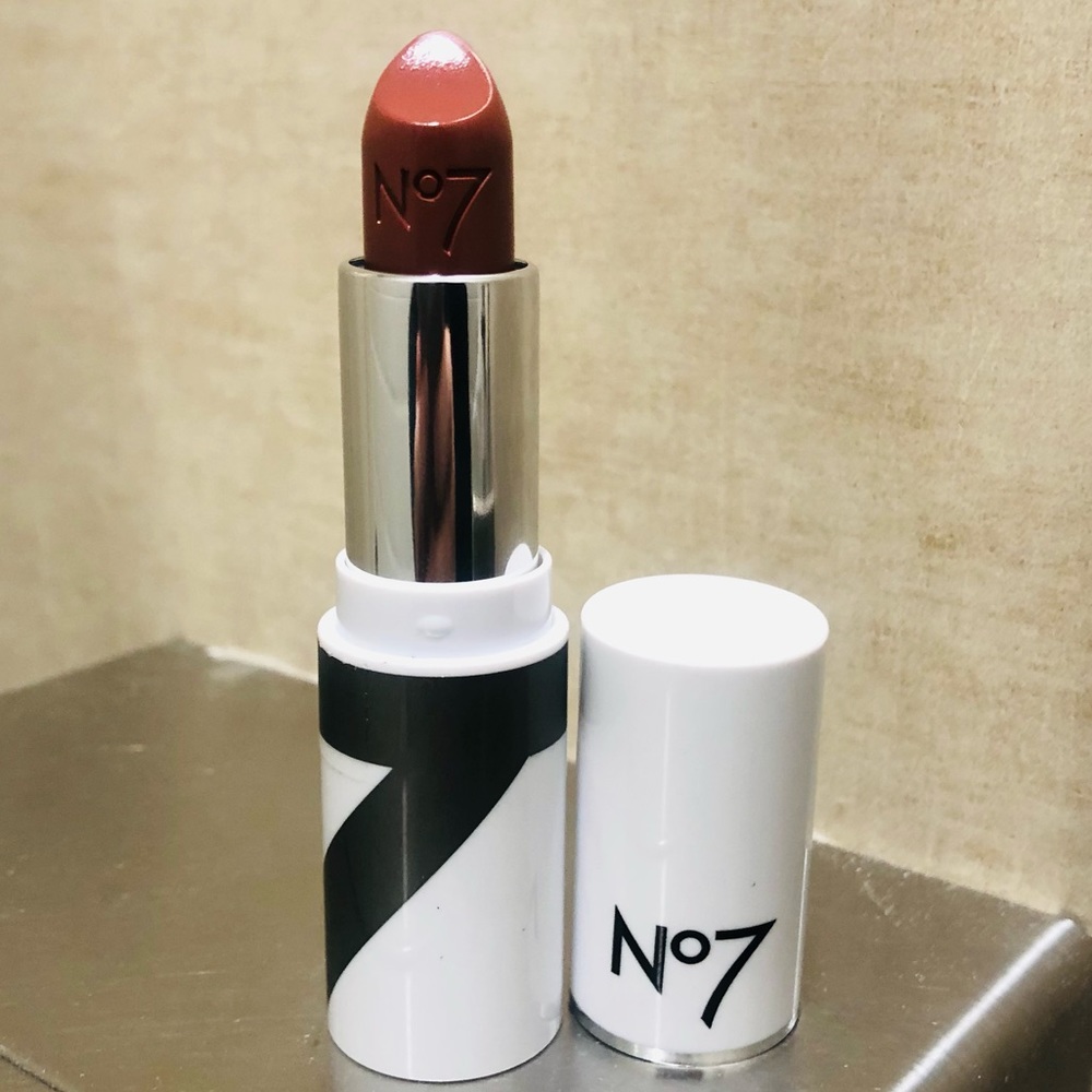 New Boots No7 Moisture Drench Lipstick Carmel Silk 1232 - Picture 4 of 9
